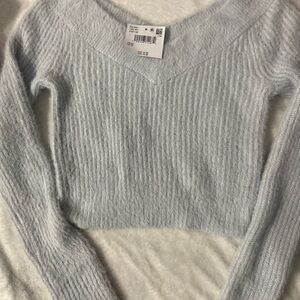 American Eagle Outfitters Gray V-Neck Sweater with Ribbed Texture